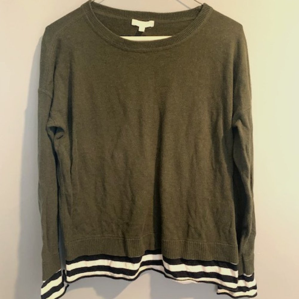 LISA TODD GREEN SWEATER WITH BLACK AND WHITE TRIM SIZE SMALL